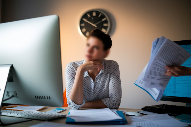 AAH et Travail : Combien d&rsquo;Heures Peut-On Travailler pour Conserver ses Droits ?