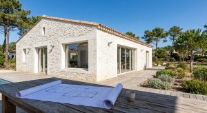 Construire et investir en Charente-Maritime : ce que le marché de la maison individuelle offre vraiment