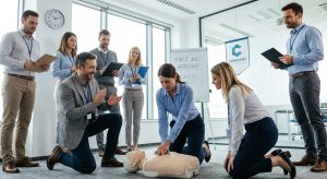 Formation aux premiers secours : pourquoi les dirigeants ont tout
intérêt à former leurs équipes ?