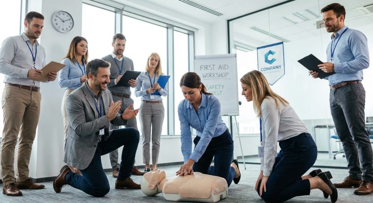 Formation aux premiers secours : pourquoi les dirigeants ont tout
intérêt à former leurs équipes ?